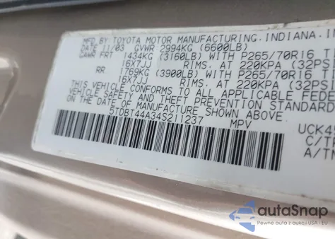 2004 Toyota Sequoia Sr5 V8 z USA, uszkodzony, nr VIN 5TDBT44A34S211237